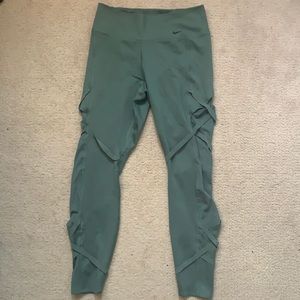 Nike dry-fit Capri Leggings